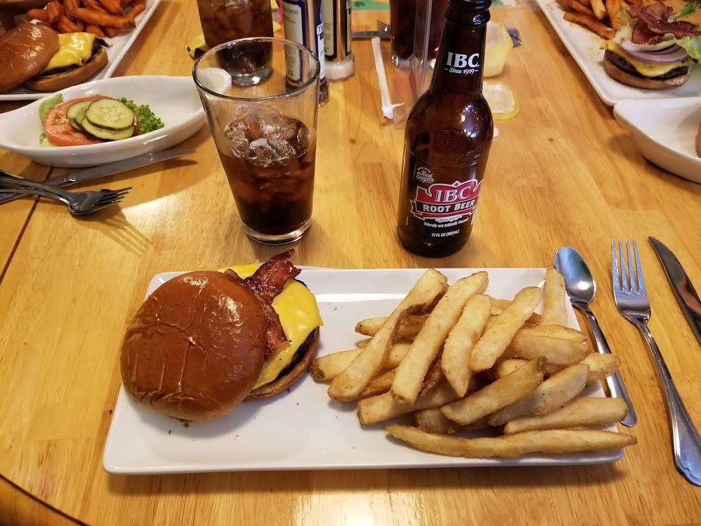 One10 West Main | restaurant | 110 W 300 N, Albion, IN 46701, USA | 2606368965 OR +1 260-636-8965