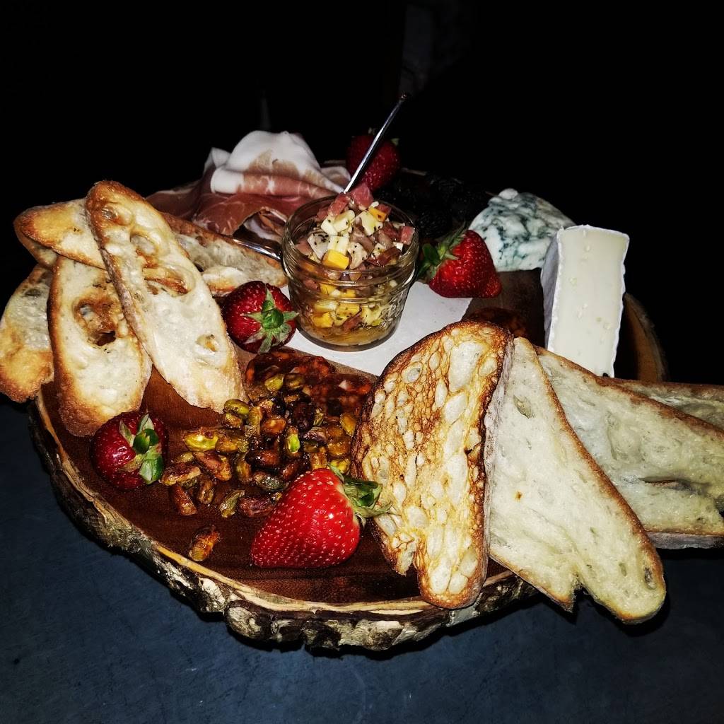 Luxe Kitchen & Lounge | night club | 6605 Detroit Ave, Cleveland, OH 44102, USA | 2169200600 OR +1 216-920-0600