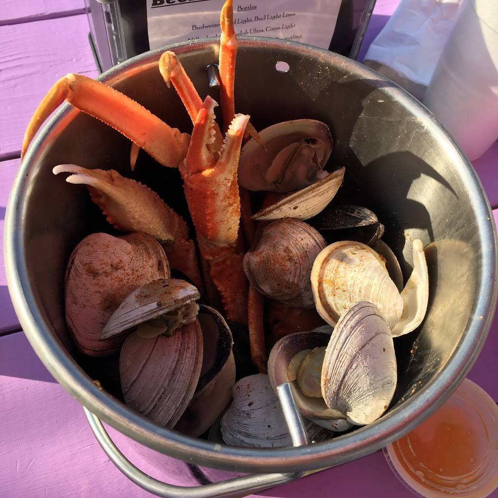 Urbanna Seafood Restaurant & Raw Bar | restaurant | 453 Johnsons Dr, Urbanna, VA 23175, USA | 8047588588 OR +1 804-758-8588