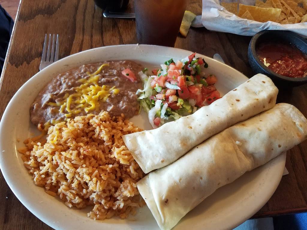 San Luis Tex Mex Restaurant | restaurant | 1017 N Center St, Bonham, TX 75418, USA | 9035832508 OR +1 903-583-2508