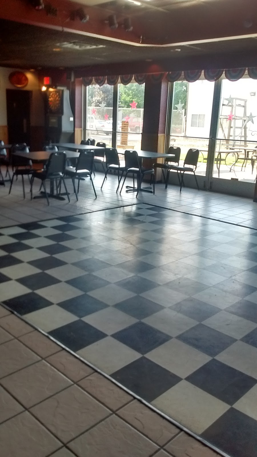 Lockeroom Sports Bar & Grill | restaurant | 1810 Roth St, Madison, WI 53704, USA | 6082462010 OR +1 608-246-2010