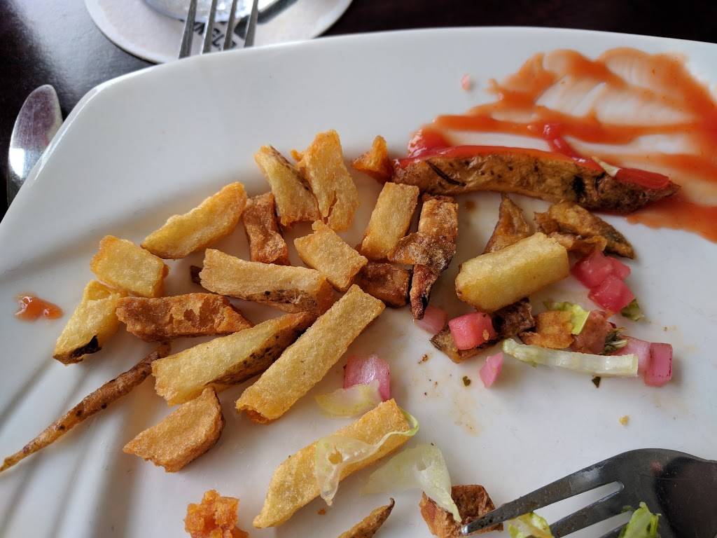 Rockys Aqua | restaurant | 34 Riverside Dr, Clinton, CT 06413, USA | 8606643788 OR +1 860-664-3788