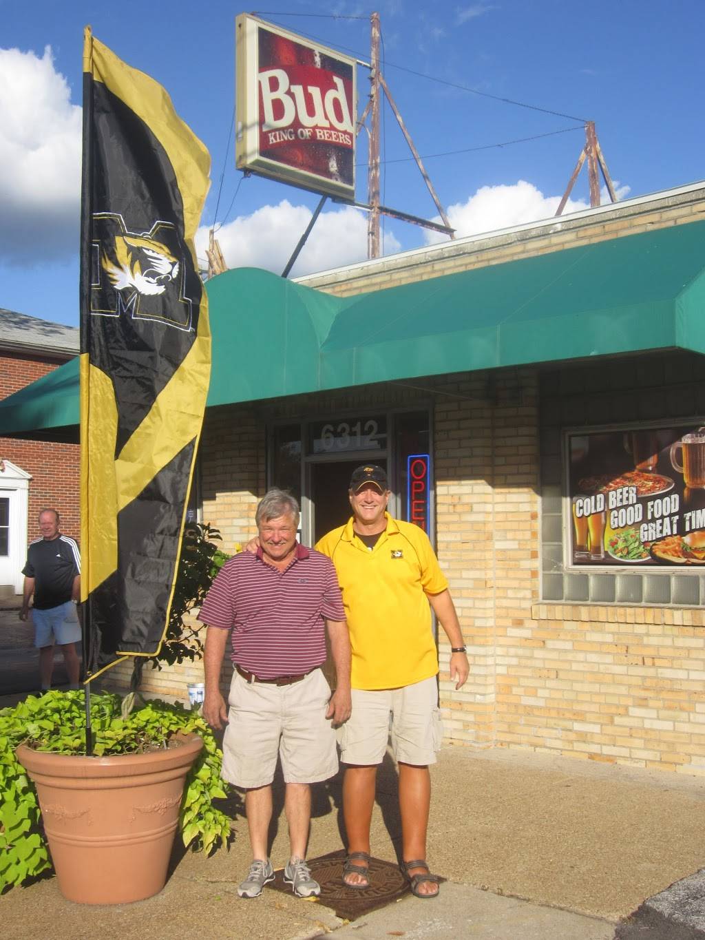 MJs on the Park | restaurant | 6312 S Grand Blvd, St. Louis, MO 63111, USA | 3146652656 OR +1 314-665-2656