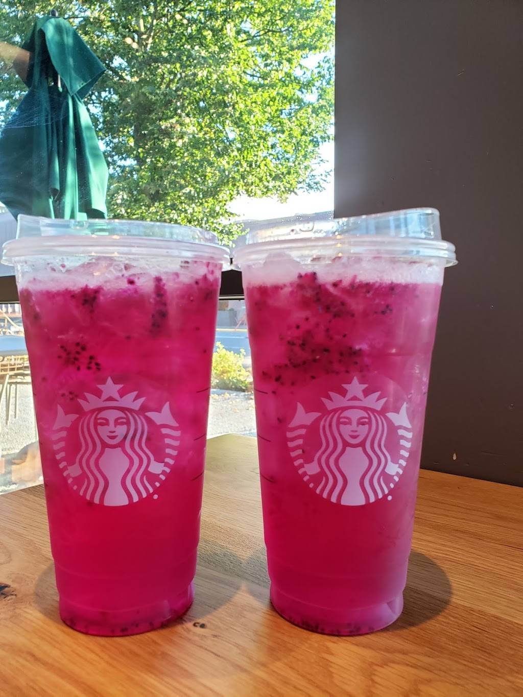 Starbucks | cafe | 909 S Meridian, Puyallup, WA 98371, USA | 2538404900 OR +1 253-840-4900