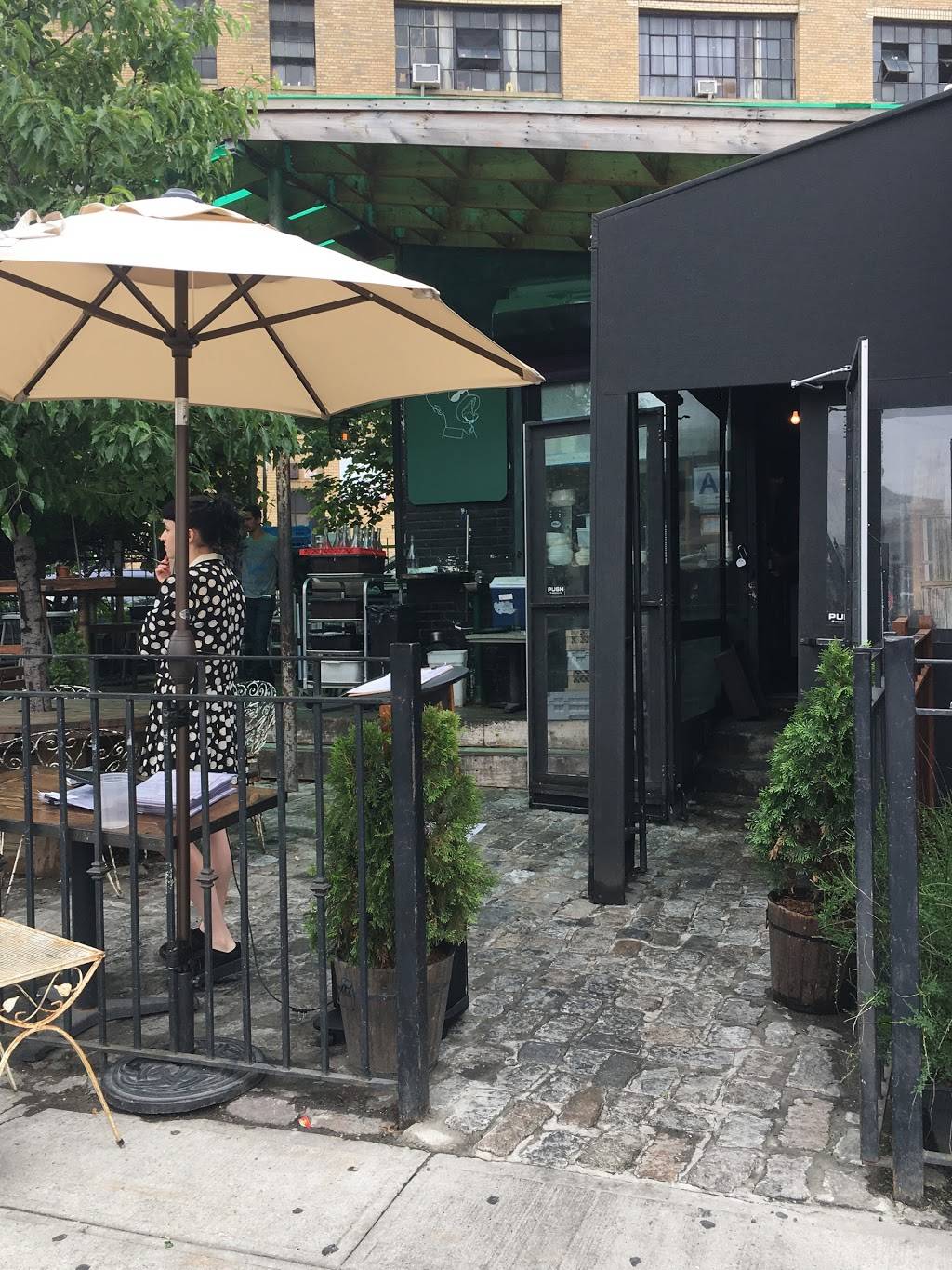 Forrest Point | restaurant | 970 Flushing Ave, Brooklyn, NY 11206, USA | 7183662742 OR +1 718-366-2742