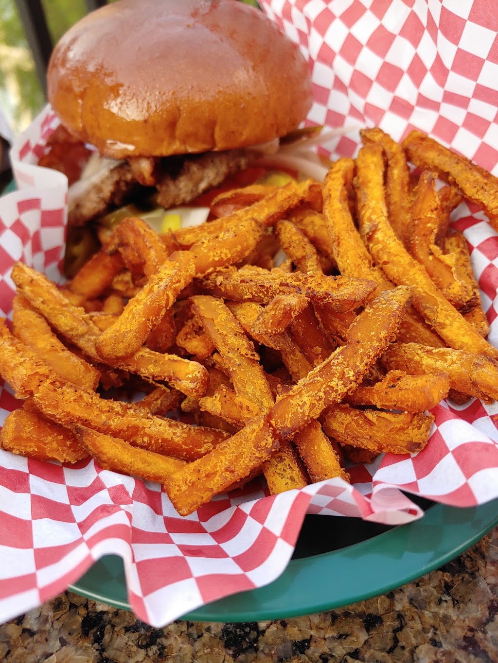 Johns Big Deck | restaurant | 928 Wyandotte St, Kansas City, MO 64105, USA | 8162553396 OR +1 816-255-3396