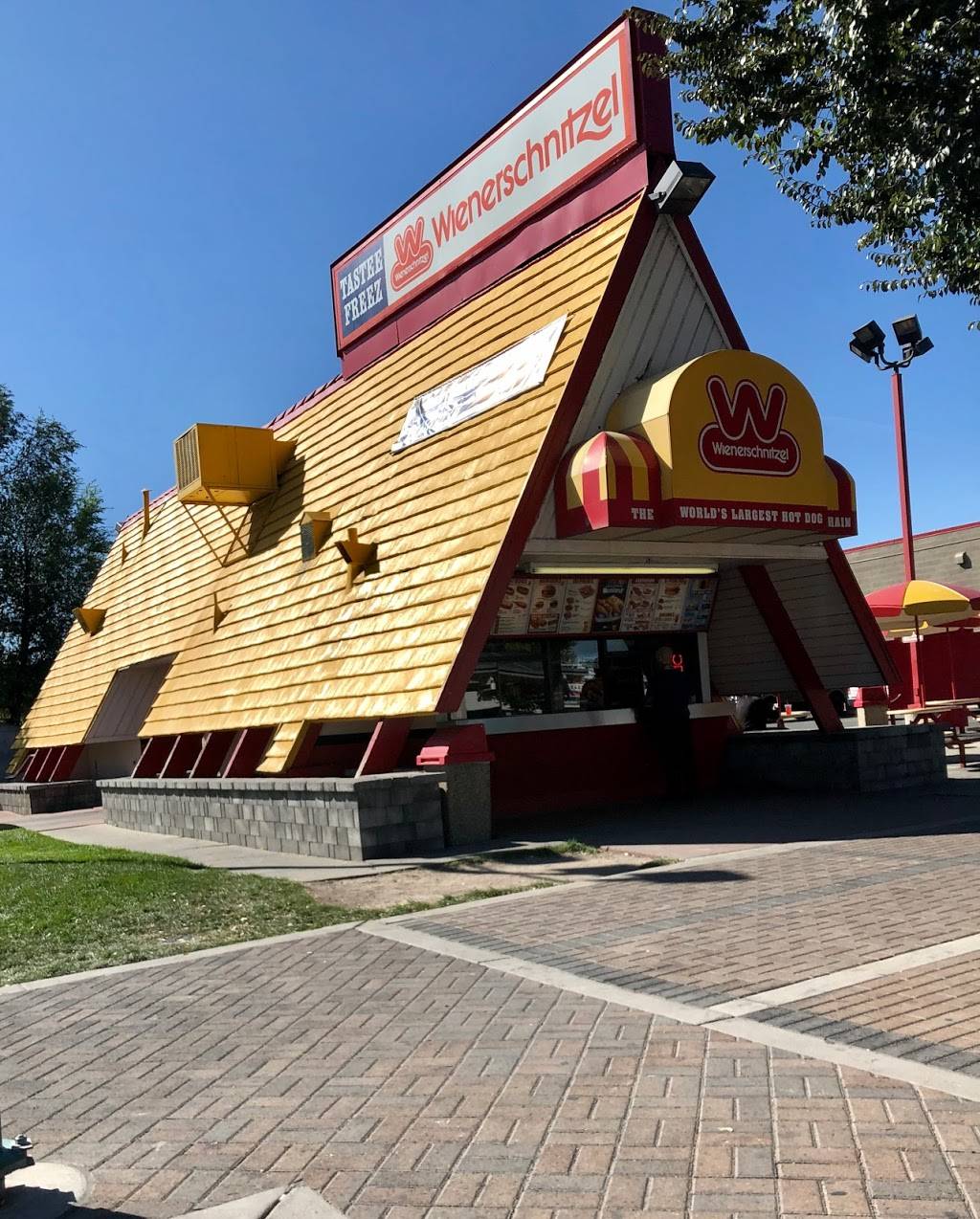 Wienerschnitzel | restaurant | 805 W North Temple, Salt Lake City, UT 84116, USA | 8015320710 OR +1 801-532-0710