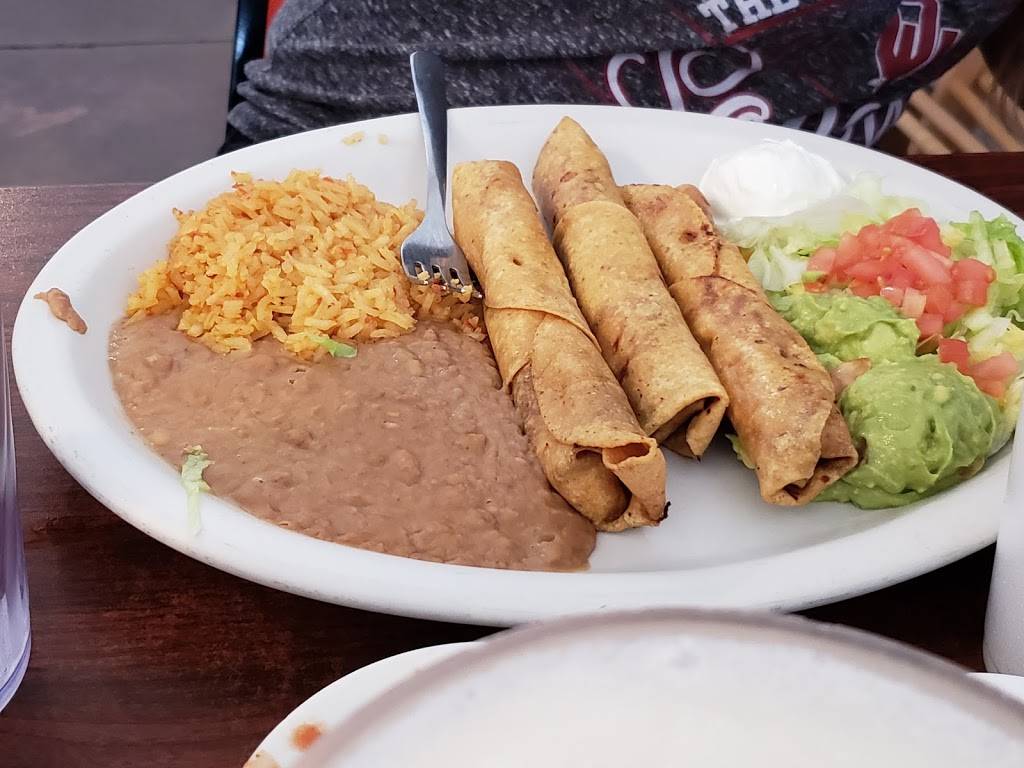 Julios Mexican Restaurant | restaurant | 115 S Weatherford St, Chico, TX 76431, USA | 9406442165 OR +1 940-644-2165