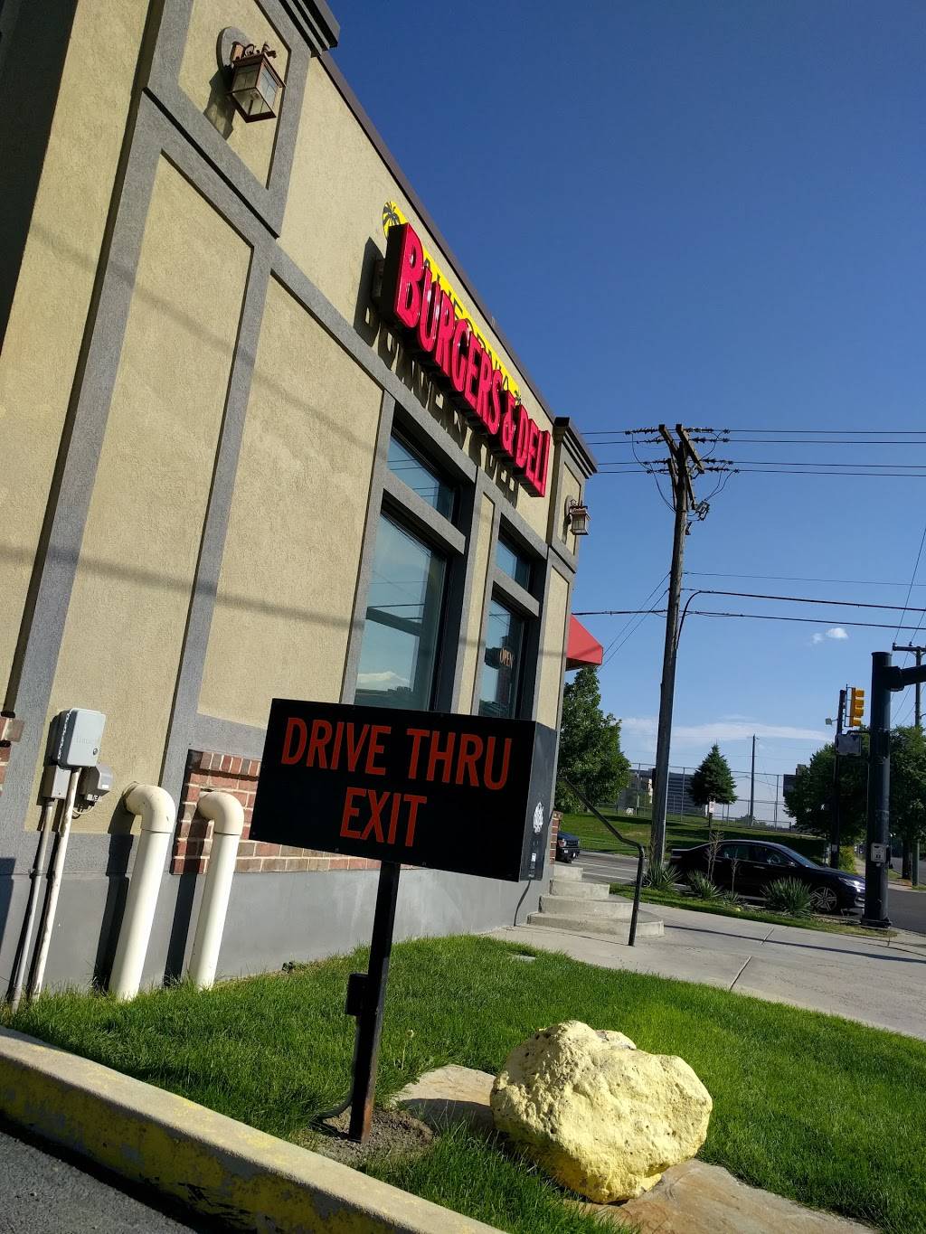 California Burgers & Deli | restaurant | 306 N 300 W, Salt Lake City, UT 84103, USA | 8019240372 OR +1 801-924-0372