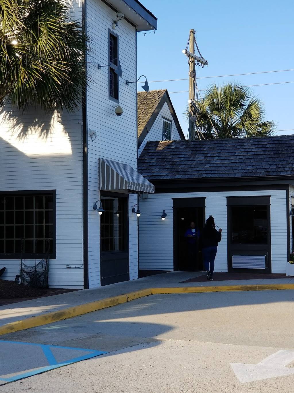 Just Georges | restaurant | 1956 Laskin Rd, Virginia Beach, VA 23454, USA | 7574288940 OR +1 757-428-8940