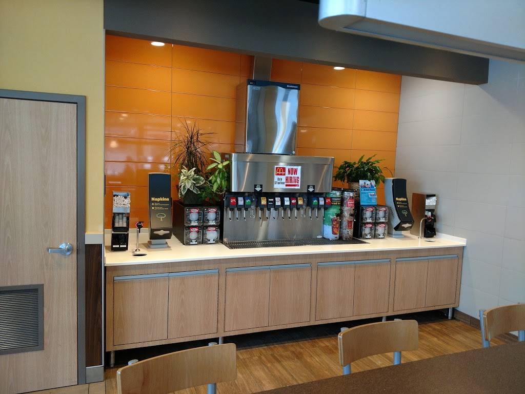 McDonalds | cafe | 747 Spring St US 131, Petoskey, MI 49770, USA | 2314870088 OR +1 231-487-0088