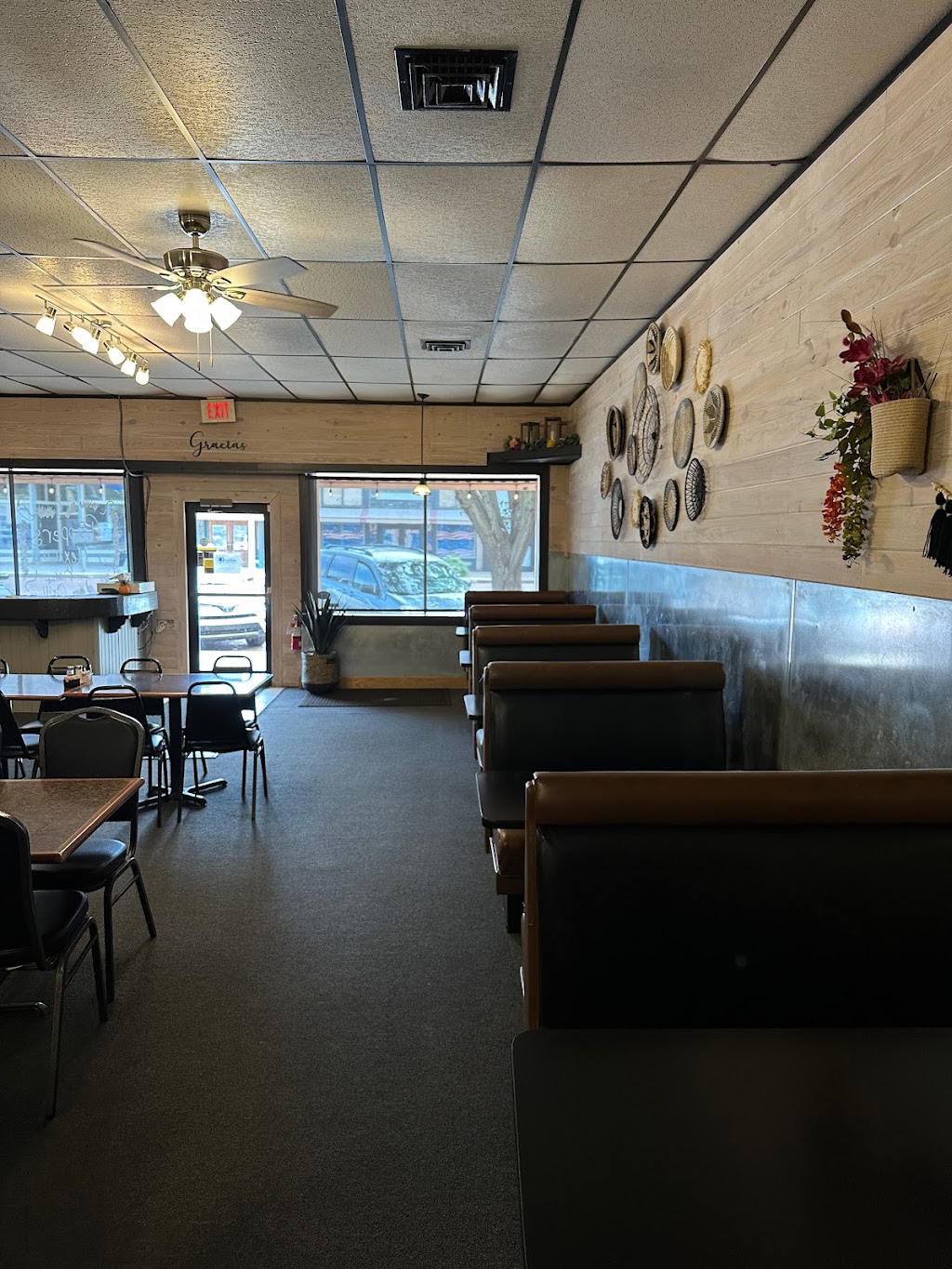 Peppers Mexican Bar and Grill | restaurant | 221 Main St, Halstead, KS 67056, USA | 3168357003 OR +1 316-835-7003