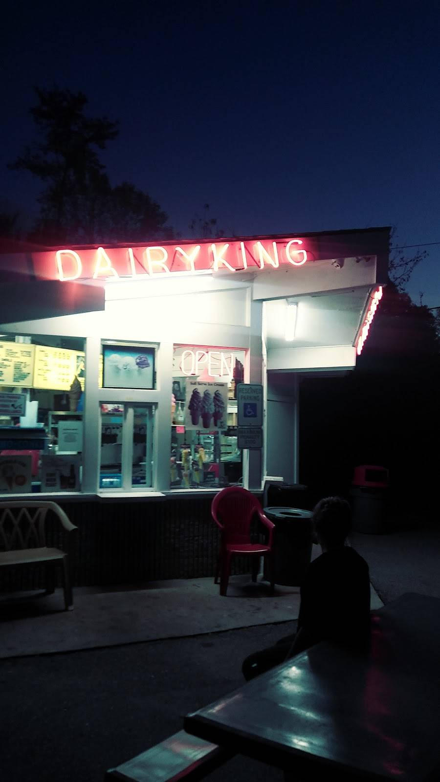 Dairy King | restaurant | 405 W State St, Black Mountain, NC 28711, USA | 8286698384 OR +1 828-669-8384