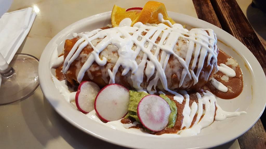 Fiesta Martin Bar And Grill | restaurant | 300 E Florence Ave, Inglewood, CA 90301, USA | 3106733300 OR +1 310-673-3300