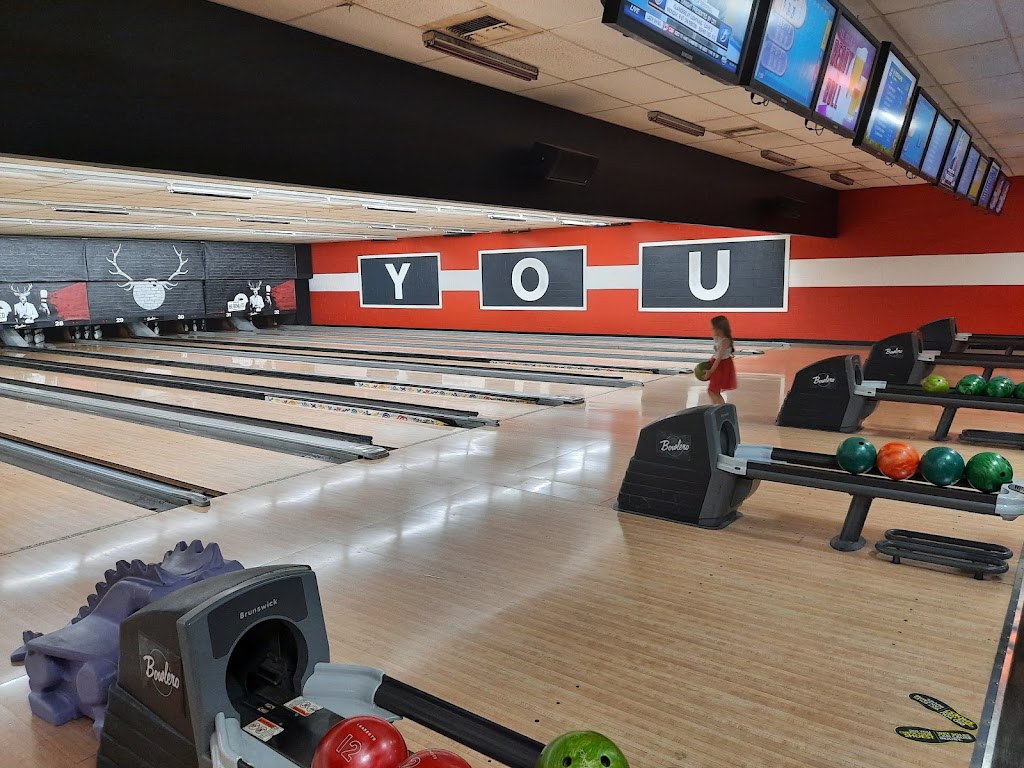 Bowlero Denton | restaurant | 2200 San Jacinto Blvd, Denton, TX 76205, USA | 9403833515 OR +1 940-383-3515
