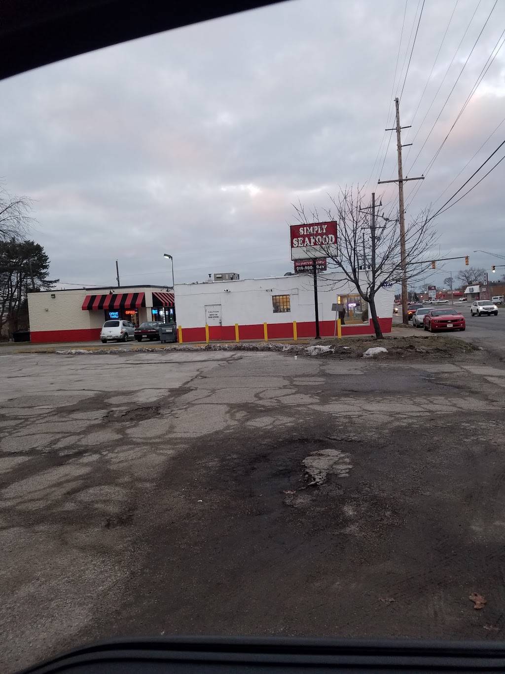 Simply Seafood | restaurant | 5516 Broadway, Merrillville, IN 46410, USA | 2199803411 OR +1 219-980-3411