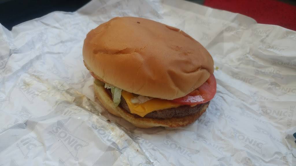 Sonic Drive-In | restaurant | 809 1st St, Fort Lupton, CO 80621, USA | 3038574376 OR +1 303-857-4376