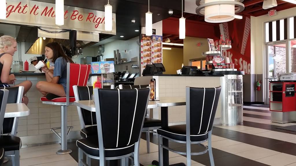 Steak n Shake | restaurant | 7205 S Broadway, Tyler, TX 75703, USA | 9035021019 OR +1 903-502-1019