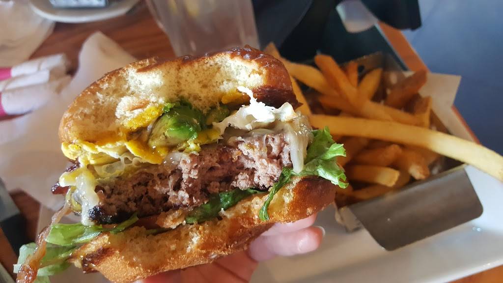 Chilis Grill & Bar | restaurant | 1706 E Cheyenne Mountain Blvd, Colorado Springs, CO 80906, USA | 7195760440 OR +1 719-576-0440