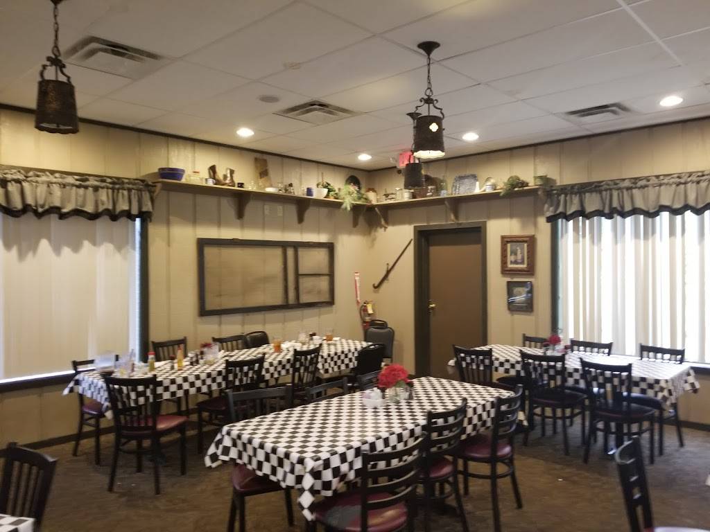 Pattys Restaurant | restaurant | 20630 TN-22, Wildersville, TN 38388, USA | 7319671955 OR +1 731-967-1955