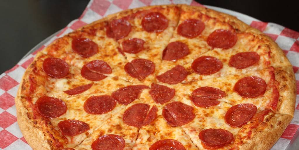 Fox’s Pizza Den | restaurant | 41 S Main St, Homer City, PA 15748, USA | 7249158648 OR +1 724-915-8648