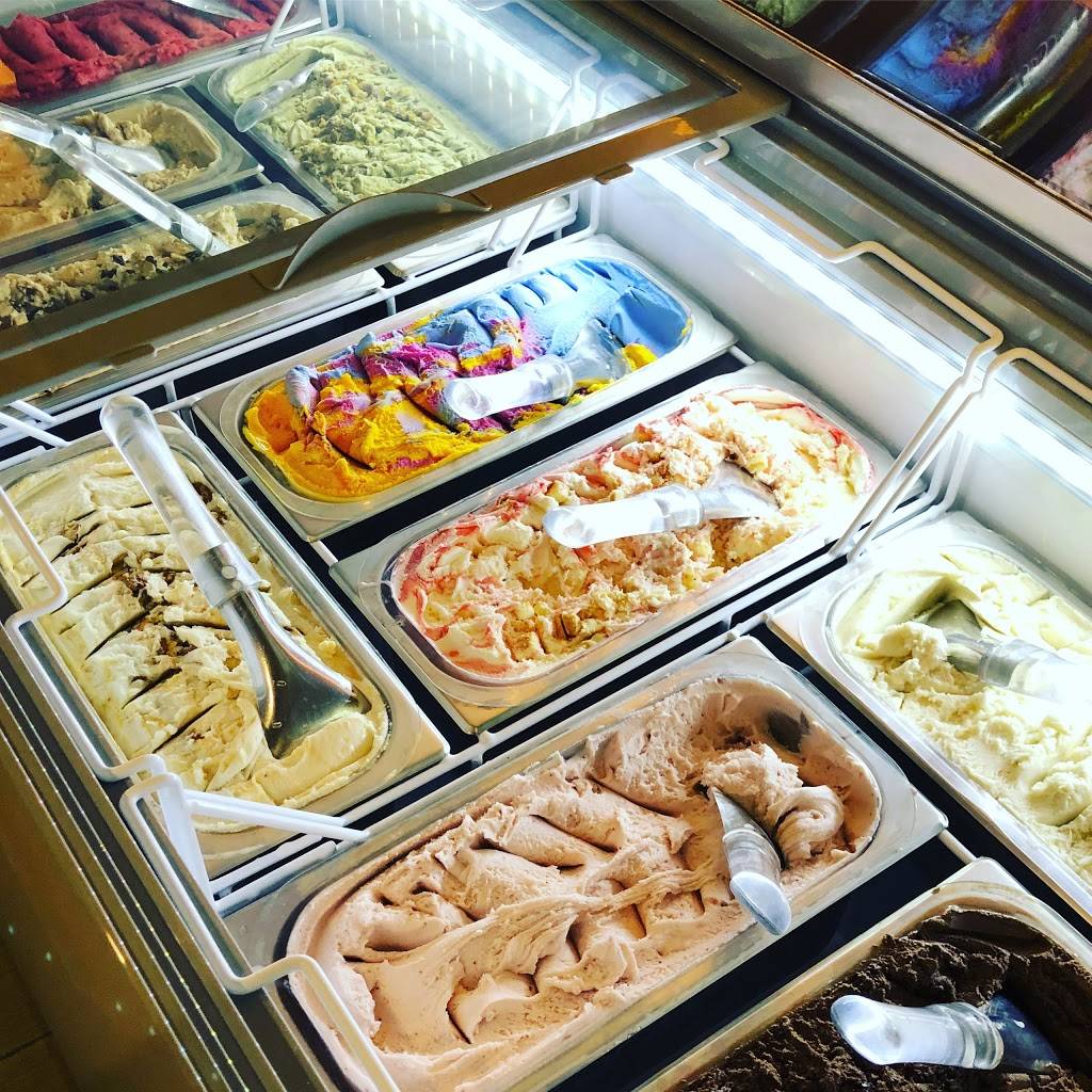 Eat-N-Out Pizza & Gelato | restaurant | 531 Monroe St, Detroit, MI 48226, USA | 3138005718 OR +1 313-800-5718