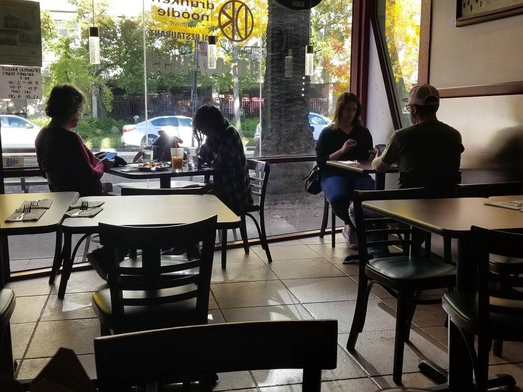 Drunken Noodle Midtown | restaurant | 2502 J St, Sacramento, CA 95816, USA | 9164471855 OR +1 916-447-1855