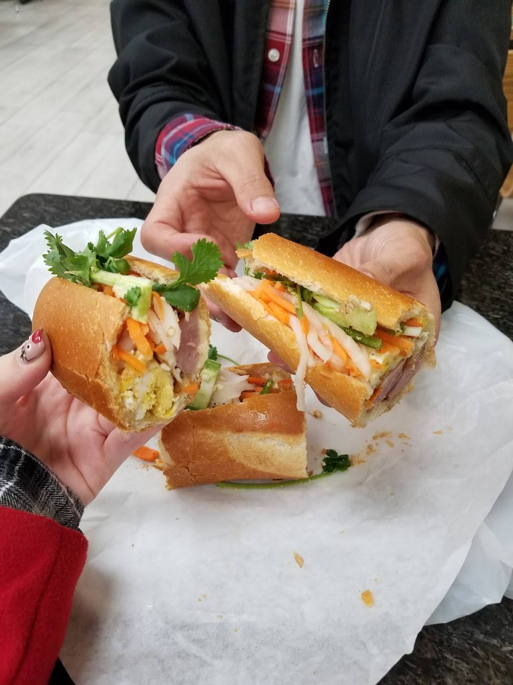 Banh Mi Che Cali Bakery & Restaurant | restaurant | 15553 Brookhurst St, Westminster, CA 92683, USA | 7148523485 OR +1 714-852-3485