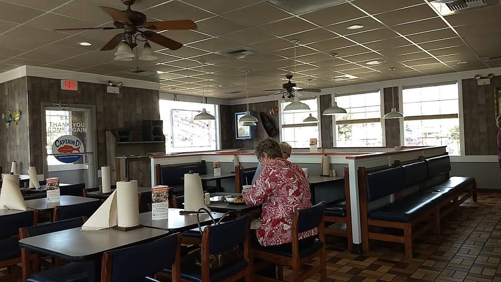 Captain Ds | restaurant | 112 N U.S. Hwy 52, Moncks Corner, SC 29461, USA | 8438997300 OR +1 843-899-7300
