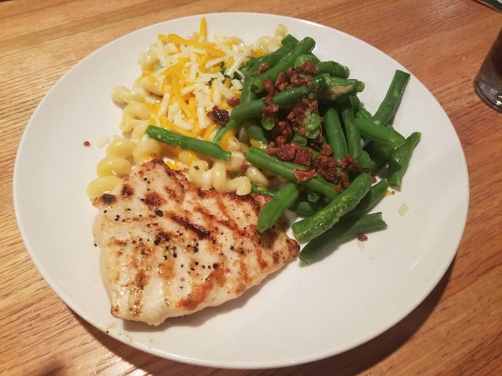 Applebees Grill + Bar | restaurant | 30686 Lyon Center Dr Unit E, New Hudson, MI 48165, USA | 2484461770 OR +1 248-446-1770