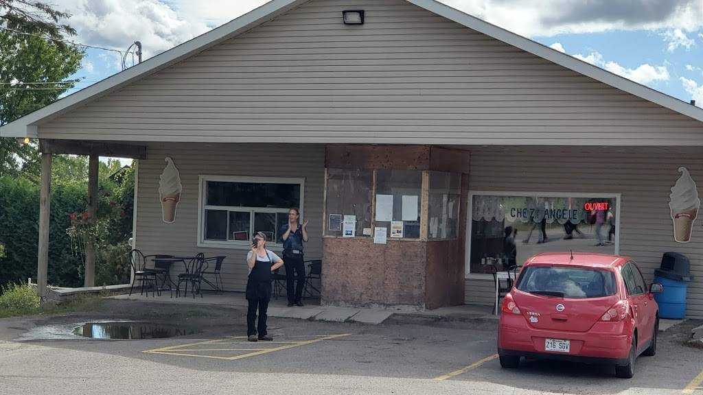 Restaurant Chez Angele | restaurant | 357 Rue Papineau, Papineauville, QC J0V 1R0, Canada | 8194279119 OR +1 819-427-9119