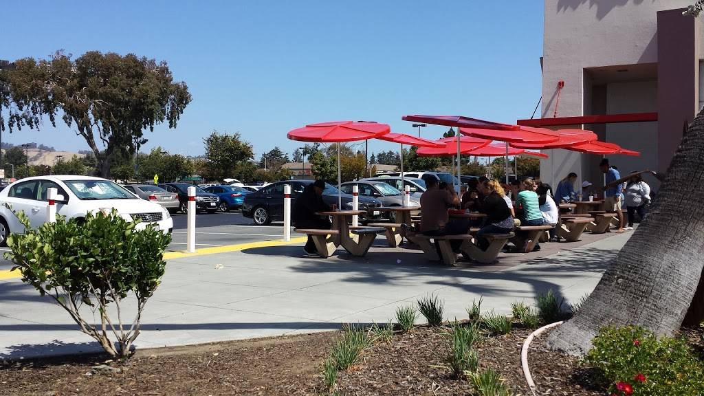 In-N-Out Burger | restaurant | 15575 Hesperian Blvd, San Leandro, CA 94579, USA | 8007861000 OR +1 800-786-1000