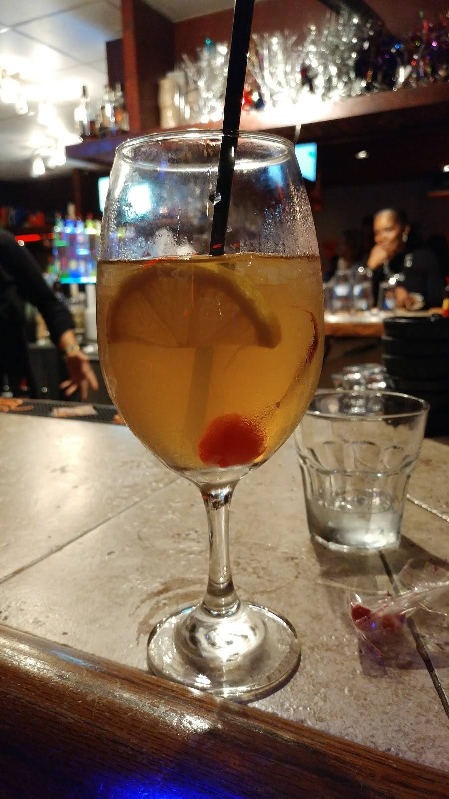 The Signature Club | restaurant | 9002 Overland Plaza, Overland, MO 63114, USA | 3142228966 OR +1 314-222-8966