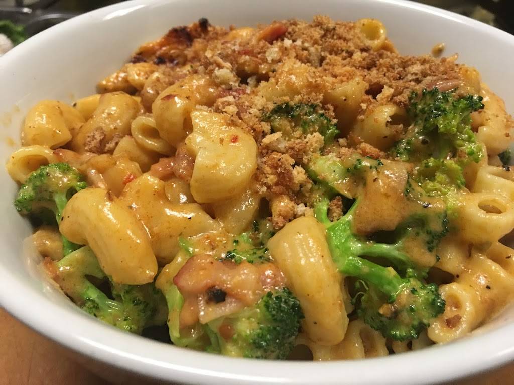 Gators Pub & Eatery | restaurant | 11475 SW Pacific Hwy, Tigard, OR 97223, USA | 5032930356 OR +1 503-293-0356