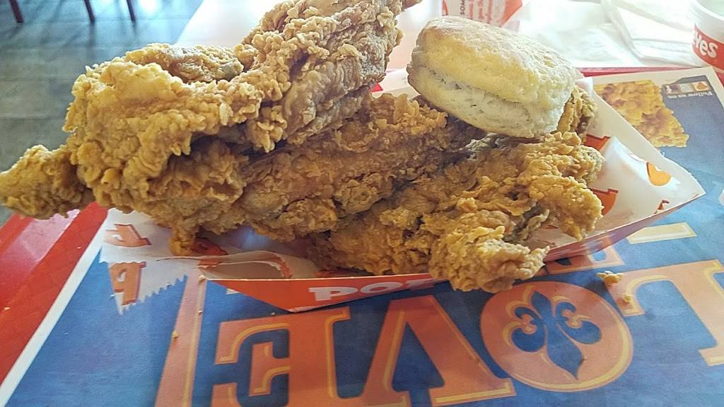 Popeyes Louisiana Kitchen | restaurant | 1701 Pinewinds Dr, Raleigh, NC 27603, USA | 9193290069 OR +1 919-329-0069