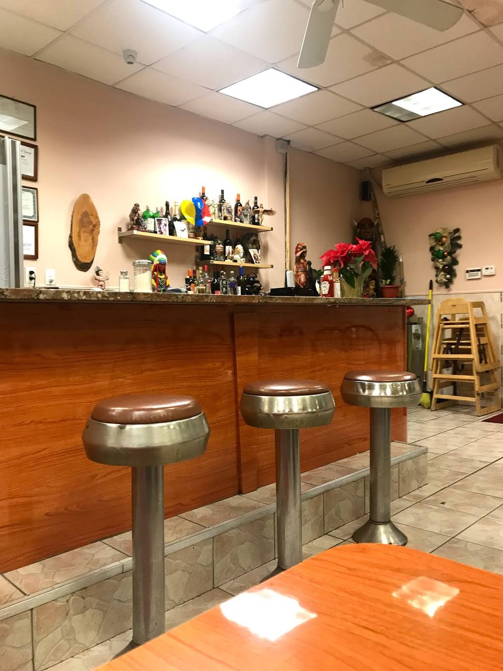 Gilbertos Cafeteria | restaurant | 7616 Bergenline Ave, North Bergen, NJ 07047, USA | 2018549876 OR +1 201-854-9876