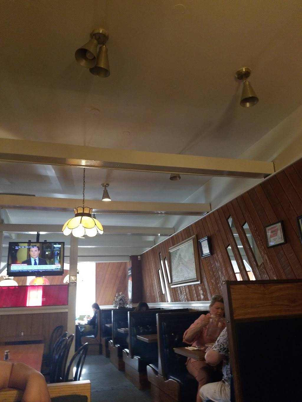 Vinnys Pizza Family Restaurant | restaurant | 30 Huntington Turnpike, Bridgeport, CT 06610, USA | 2033666616 OR +1 203-366-6616