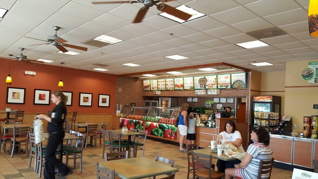 Subway | restaurant | 206 Thompson St, Hendersonville, NC 28792, USA | 8286969266 OR +1 828-696-9266