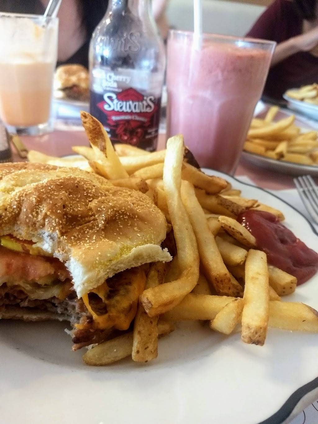 Stevens Bar-B-Q Restaurant | restaurant | 195 Toronto St S, Markdale, ON N0C 1H0, Canada | 5199862303 OR +1 519-986-2303