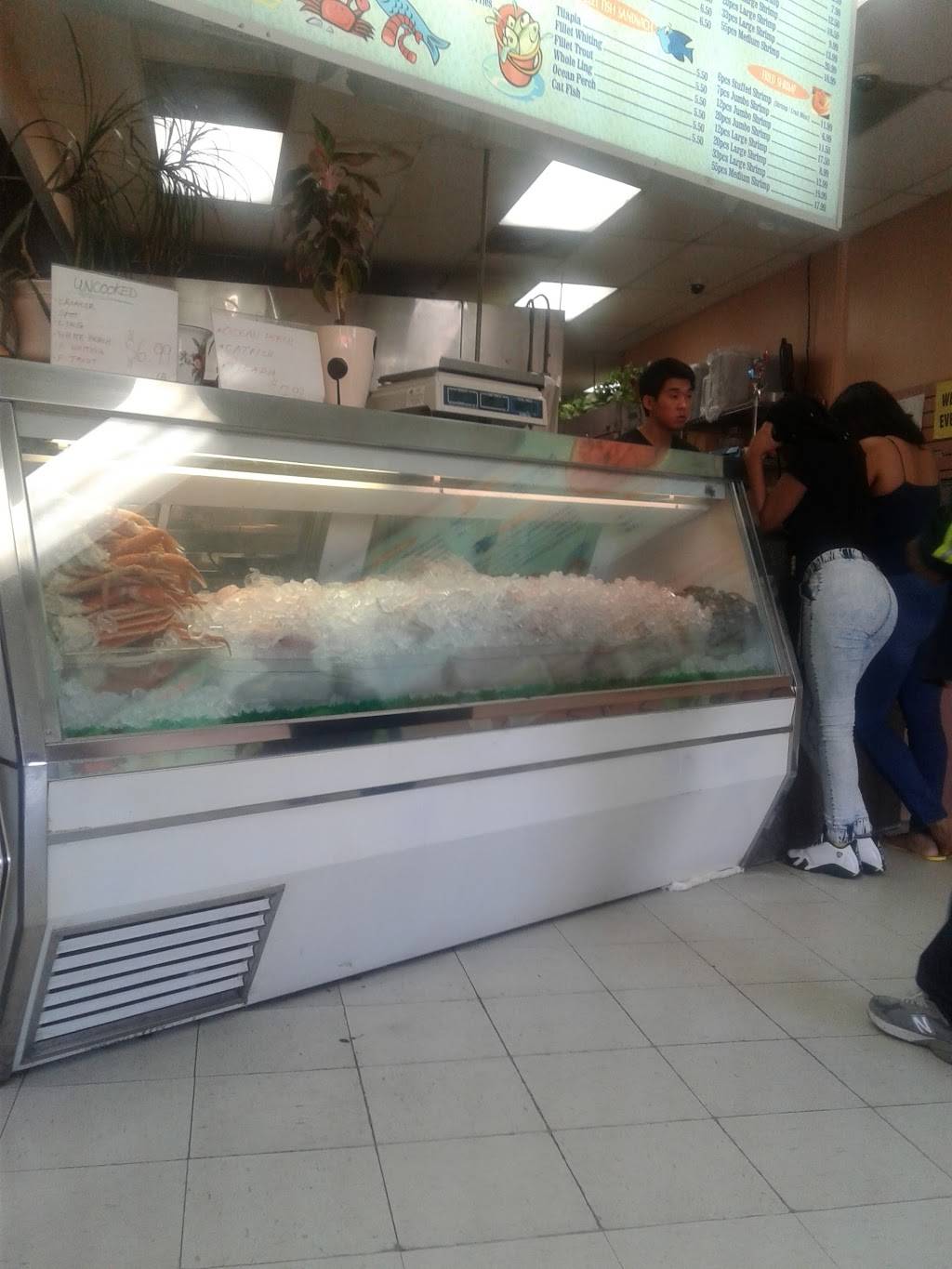 Old Lucas Seafood | restaurant | 5404 Marlboro Pike, Coral Hills, MD 20743, USA | 3015164888 OR +1 301-516-4888