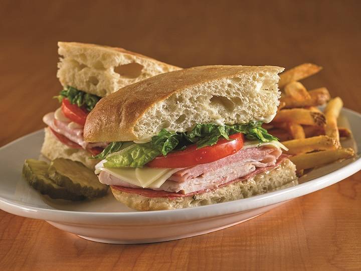 Green Mill Restaurant & Bar | restaurant | 1025 US-61, Winona, MN 55987, USA | 5074525400 OR +1 507-452-5400