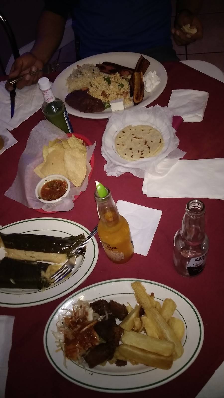 Sophias Restaurant | restaurant | 17485 Jefferson Davis Hwy, Dumfries, VA 22026, USA | 7034411466 OR +1 703-441-1466