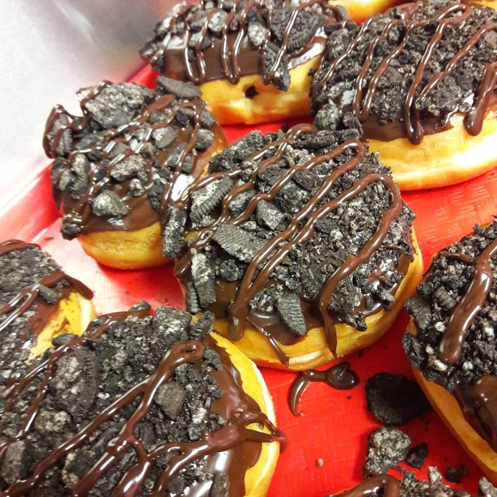 Nuts 4 Donuts | bakery | 19630 S Tamiami Trail, Fort Myers, FL 33908, USA | 2394320083 OR +1 239-432-0083