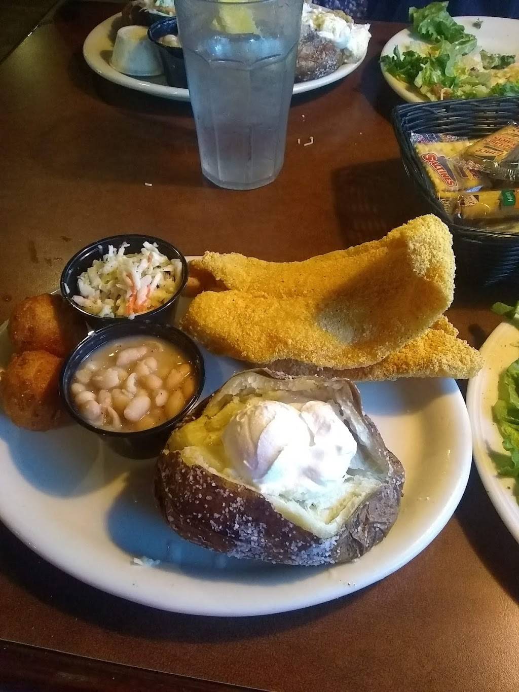 Wall Street Grill | restaurant | 2721 N Central Ave, Humboldt, TN 38343, USA | 7317841214 OR +1 731-784-1214