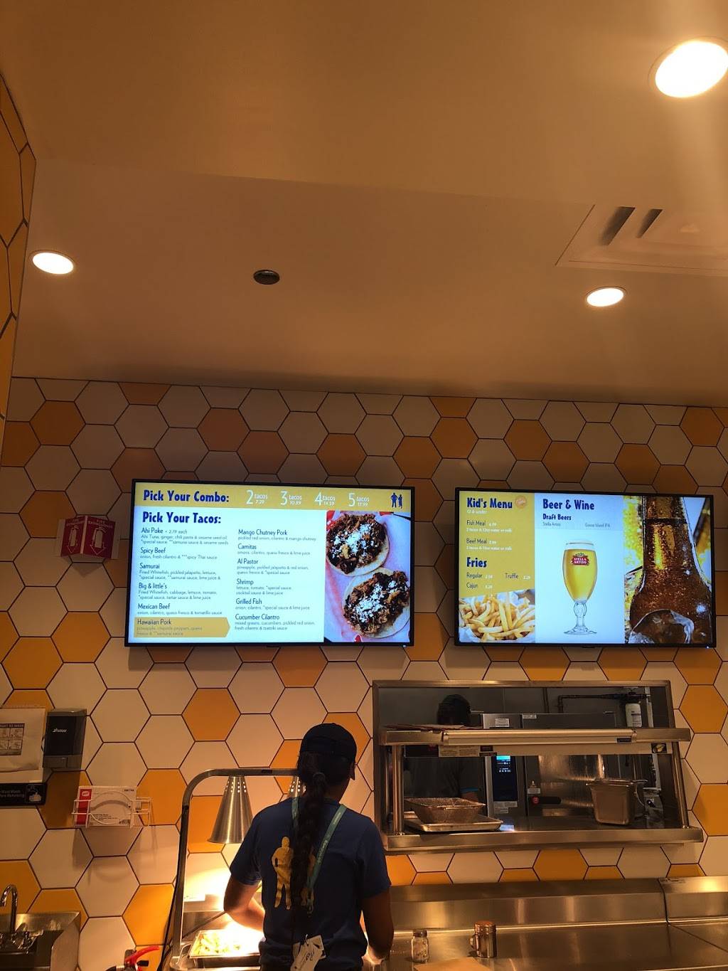 BIG & littles Restaurant | restaurant | Midway International Airport, S Cicero Ave, Chicago, IL 60638, USA | 7734620190 OR +1 773-462-0190