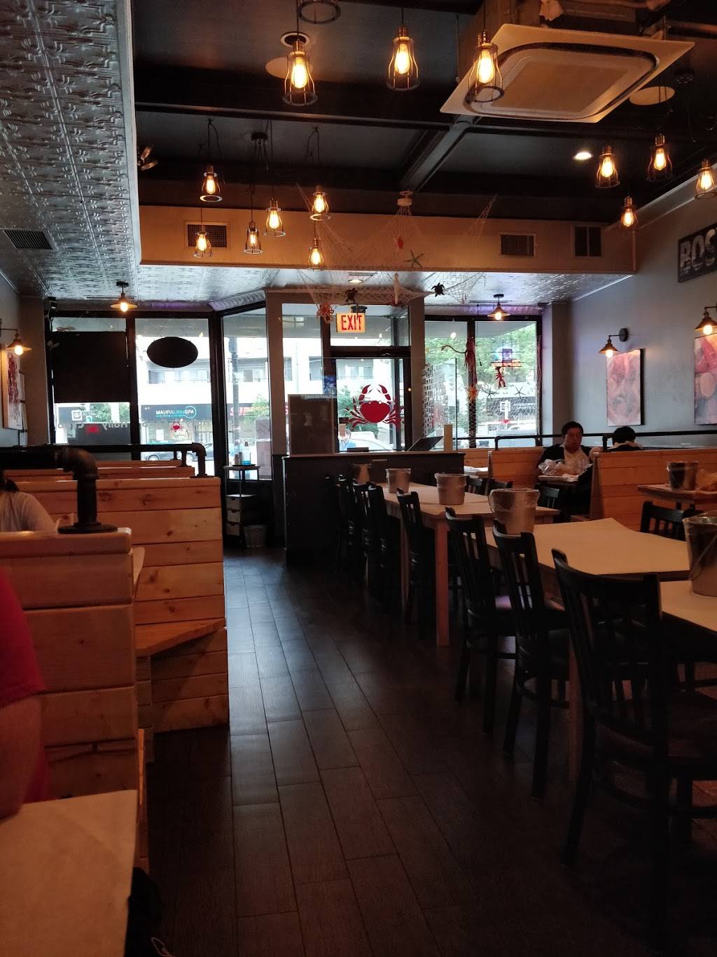 Holly Crab | restaurant | 1098 Commonwealth Avenue, Boston, MA 02215, USA | 6174875957 OR +1 617-487-5957