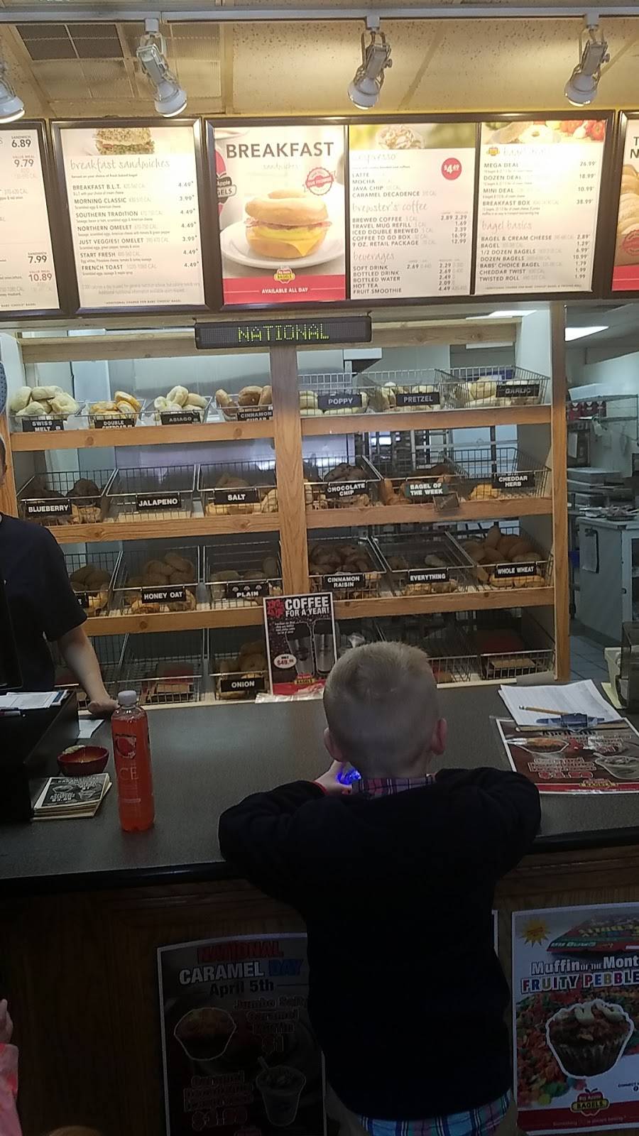 Big Apple Bagels | bakery | 318 S Saginaw Rd, Midland, MI 48640, USA | 9896312400 OR +1 989-631-2400