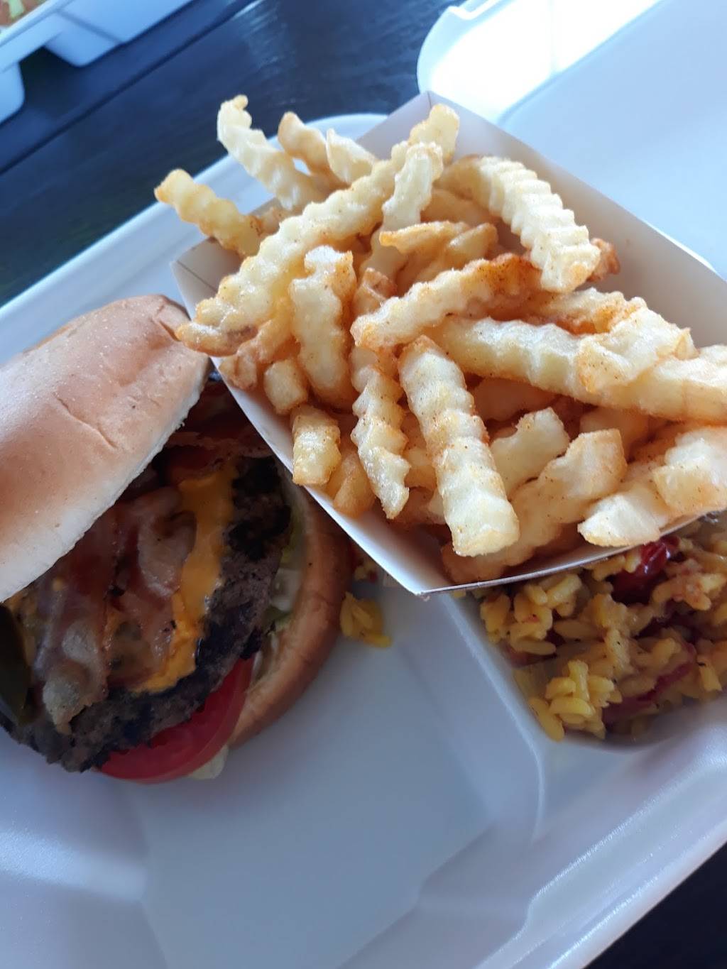 Dinos Drive-In | restaurant | 2929 Havendale Blvd NW, Winter Haven, FL 33881, USA | 8639670230 OR +1 863-967-0230