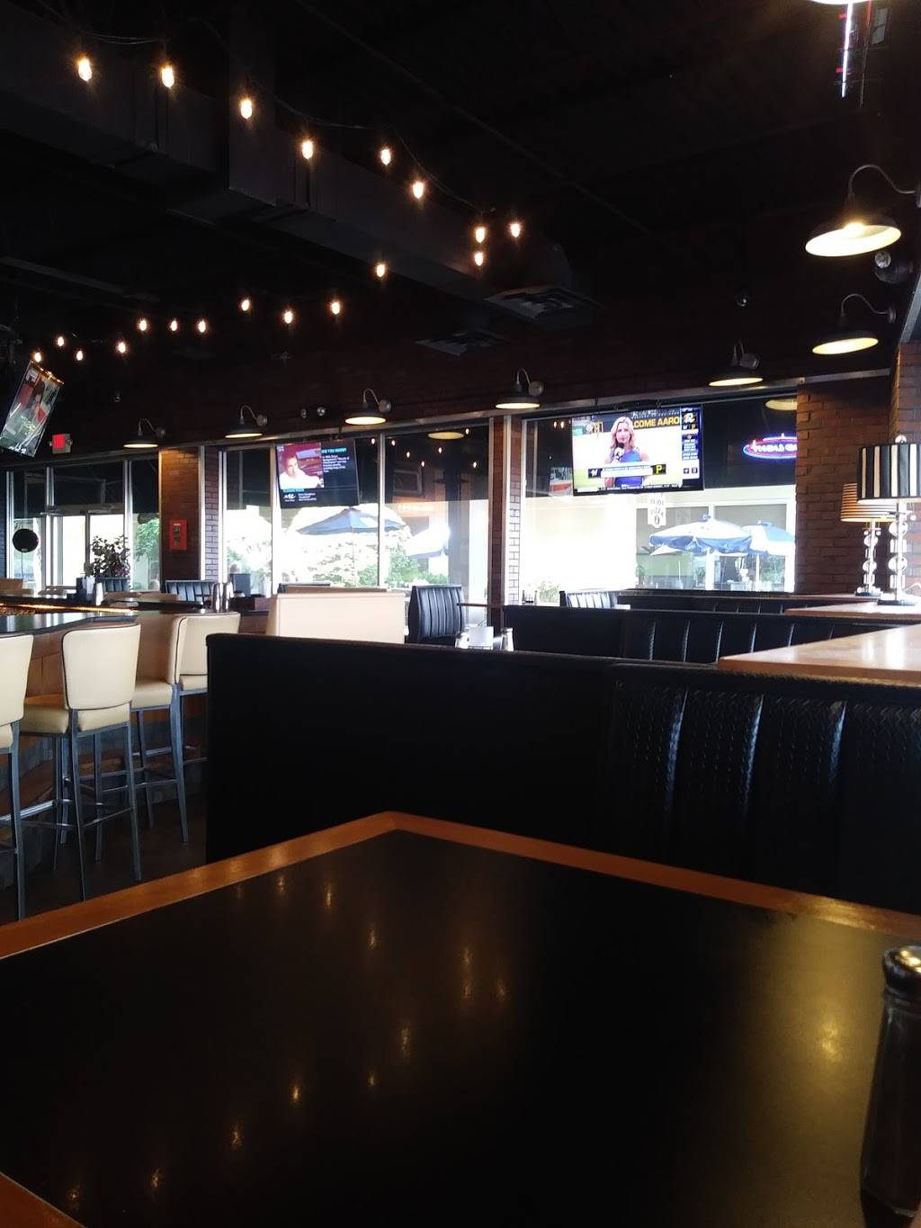 Lucky Ducks Bar & Grille | restaurant | Cocoaplexk,1144, Cocoa Ave, Hershey, PA 17033, USA | 7175333200 OR +1 717-533-3200