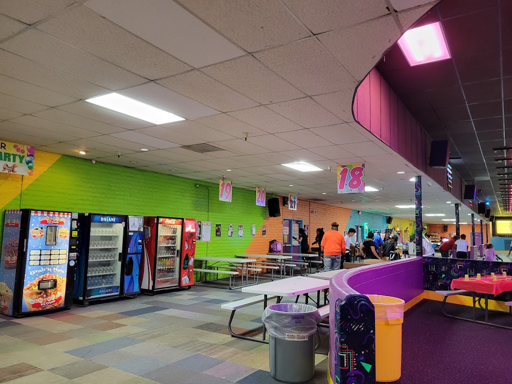 Great Skate | cafe | 10054 N 43rd Ave, Glendale, AZ 85302, USA | 6238421181 OR +1 623-842-1181